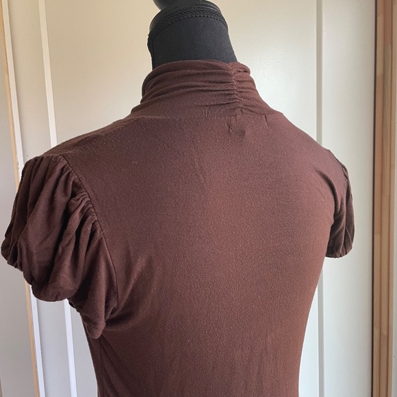 Fitted Short Sleeve Mock Turtle Neck with Gathered Shoulders. - Picture 8 of 10